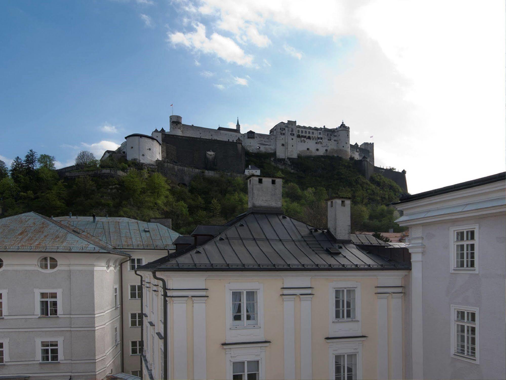 Altstadthotel Weisse Taube Salzburg Exterior foto